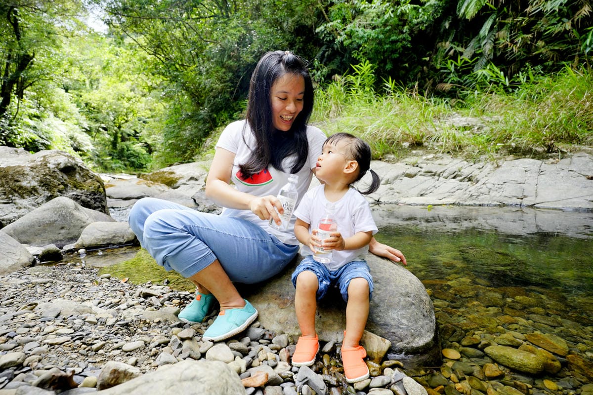 親子育兒｜上山下海不怕熱中暑，親子出遊不能少的巴部農天然鹼性礦泉水！天然pH9.0鹼性礦泉水