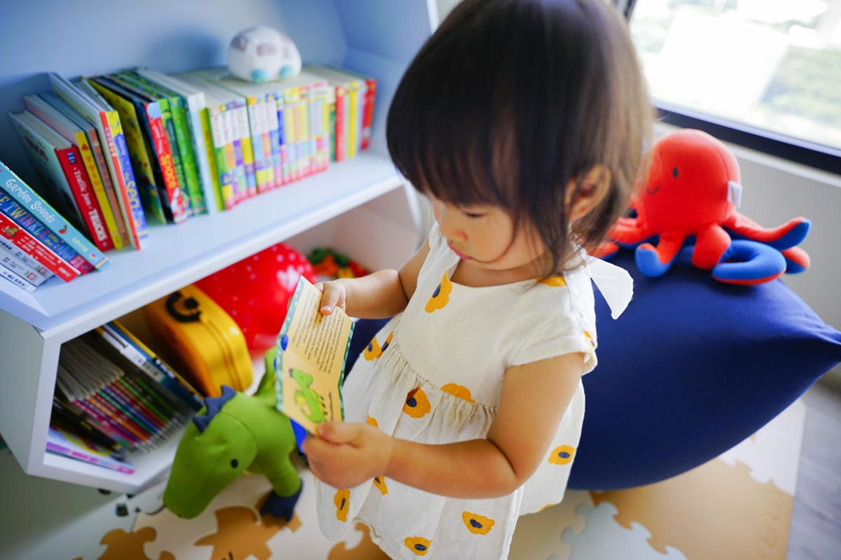 親子育兒｜寶寶遊戲區必備懶骨頭推薦！美國Yogibo室內金字塔沙發、舒壓療癒系動物玩偶 利用懶骨頭打造一個舒適的窩