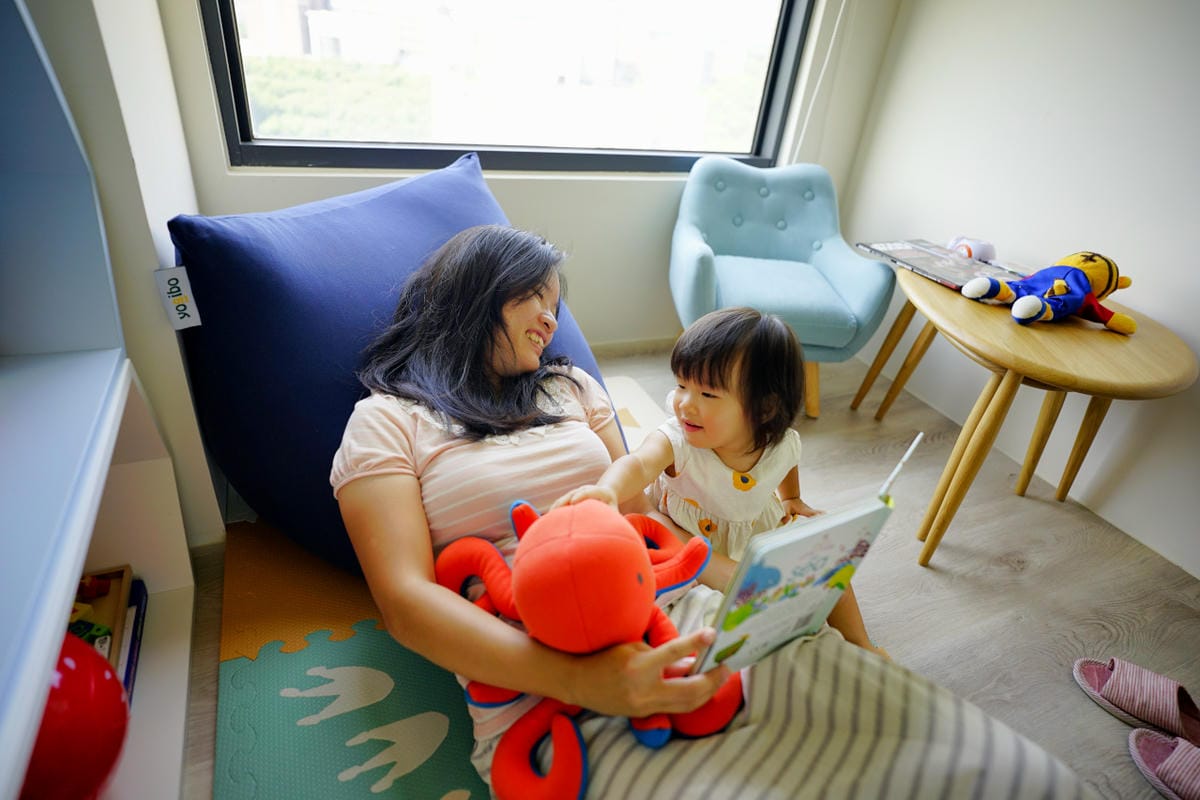 親子育兒｜寶寶遊戲區必備懶骨頭推薦！美國Yogibo室內金字塔沙發、舒壓療癒系動物玩偶 利用懶骨頭打造一個舒適的窩