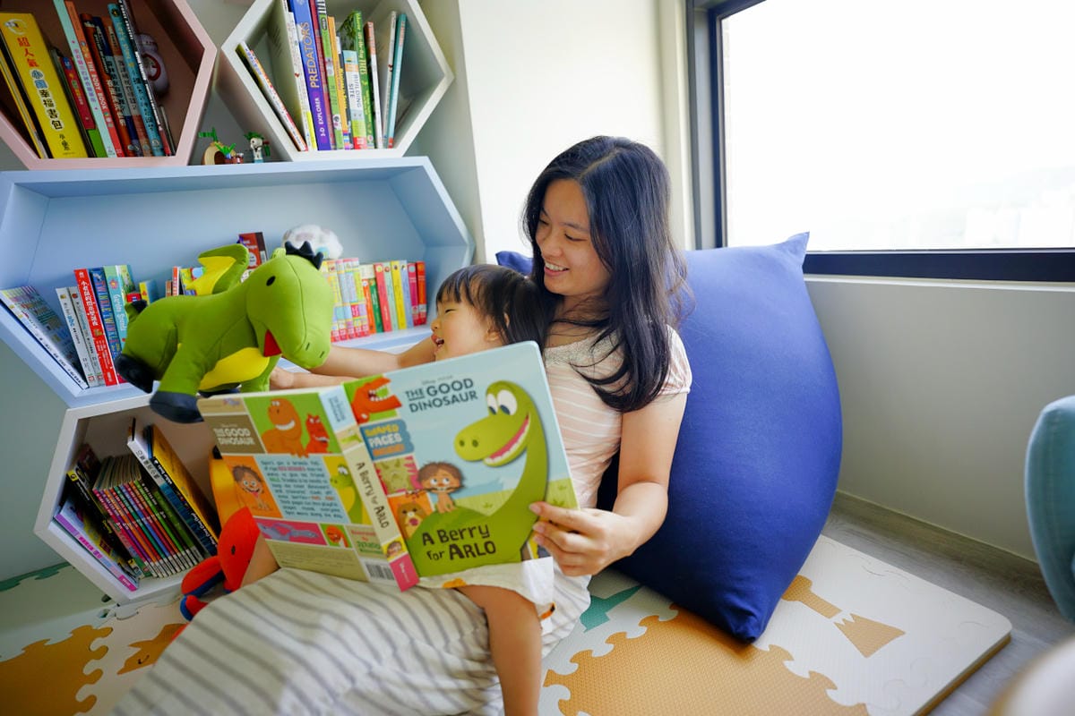 親子育兒｜寶寶遊戲區必備懶骨頭推薦！美國Yogibo室內金字塔沙發、舒壓療癒系動物玩偶 利用懶骨頭打造一個舒適的窩