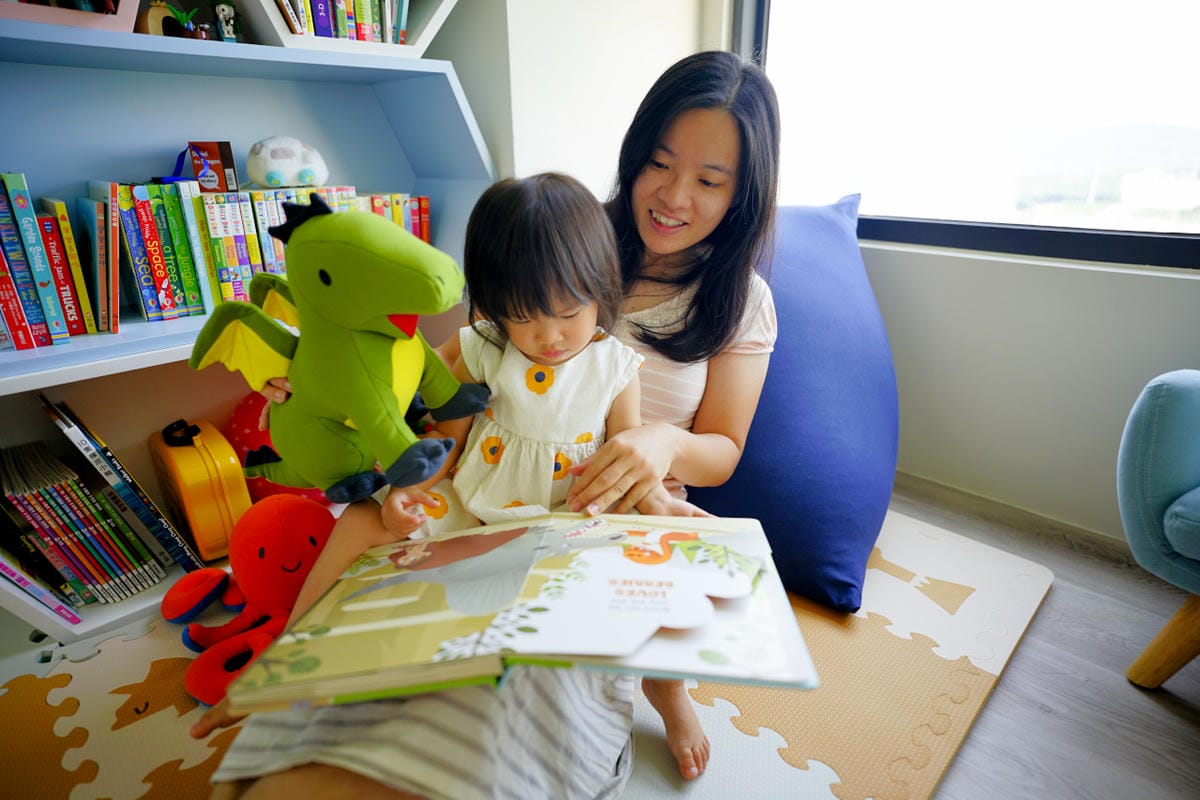 親子育兒｜寶寶遊戲區必備懶骨頭推薦！美國Yogibo室內金字塔沙發、舒壓療癒系動物玩偶 利用懶骨頭打造一個舒適的窩