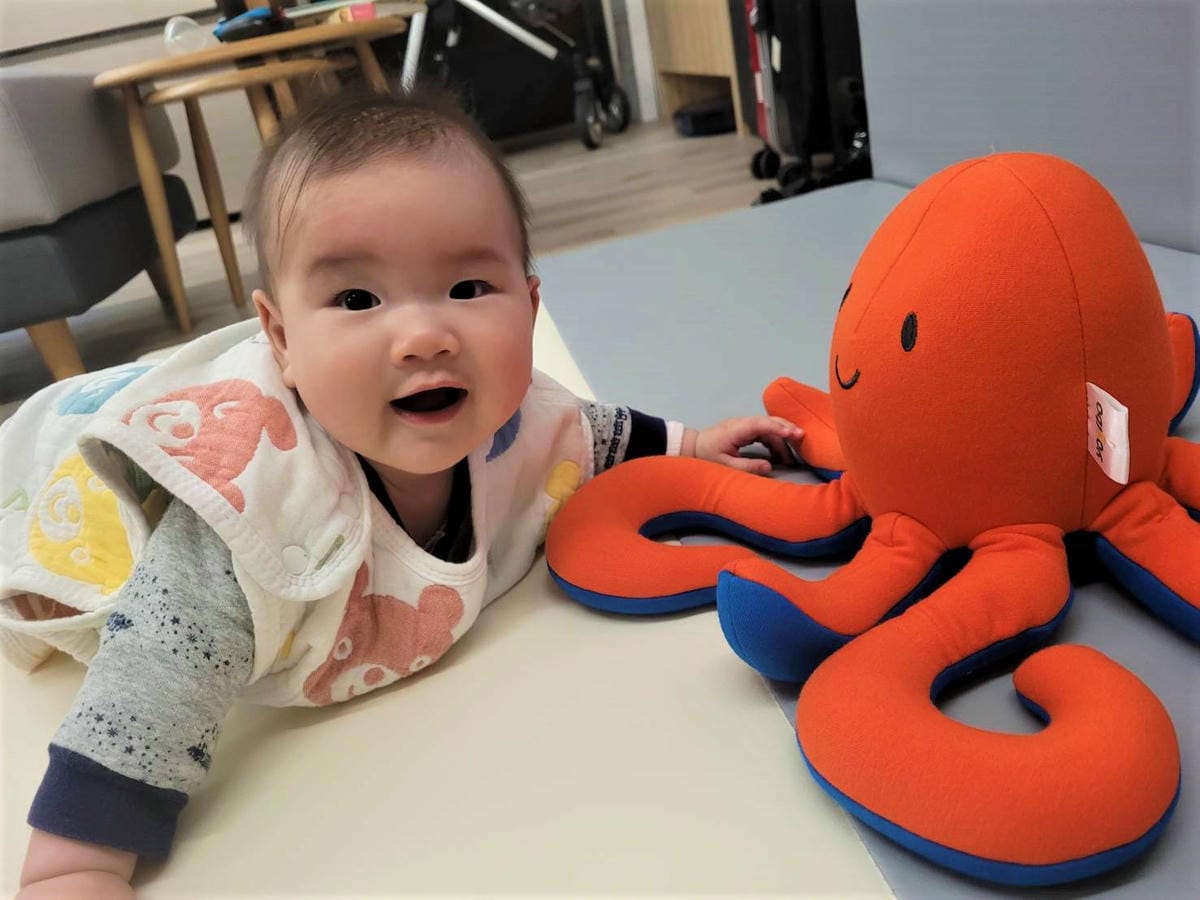 親子育兒｜寶寶遊戲區必備懶骨頭推薦！美國Yogibo室內金字塔沙發、舒壓療癒系動物玩偶 利用懶骨頭打造一個舒適的窩