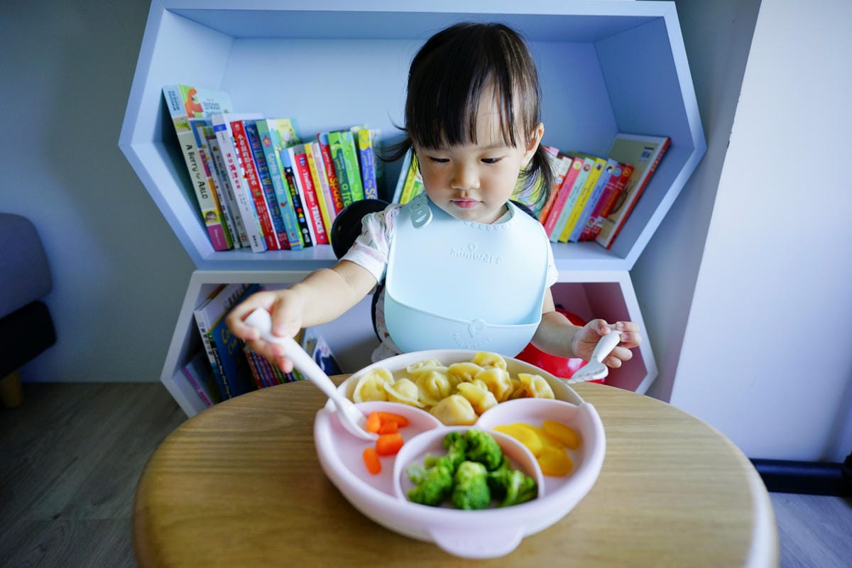 親子育兒|嬰兒送禮推薦!Miniware純天然兒童學習餐具 夢幻馬卡龍,寶寶第一次使用就上手!彌月、周歲禮物耐用推薦! - 第18張圖 親子育兒|嬰兒送禮推薦!Miniware純天然兒童學習餐具 夢幻馬卡龍,寶寶第一次使用就上手!彌月、周歲禮物耐用推薦!