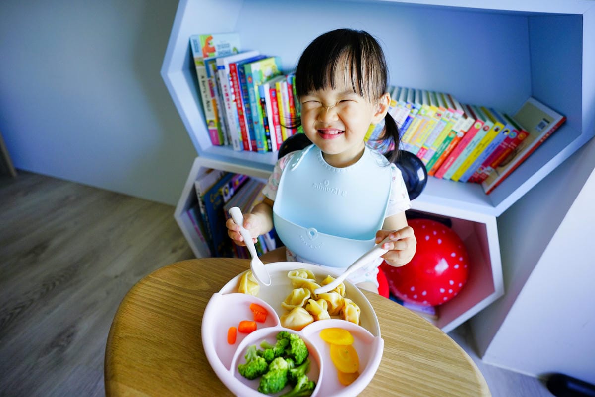 親子育兒|嬰兒送禮推薦!Miniware純天然兒童學習餐具 夢幻馬卡龍,寶寶第一次使用就上手!彌月、周歲禮物耐用推薦! - 第21張圖 親子育兒|嬰兒送禮推薦!Miniware純天然兒童學習餐具 夢幻馬卡龍,寶寶第一次使用就上手!彌月、周歲禮物耐用推薦!