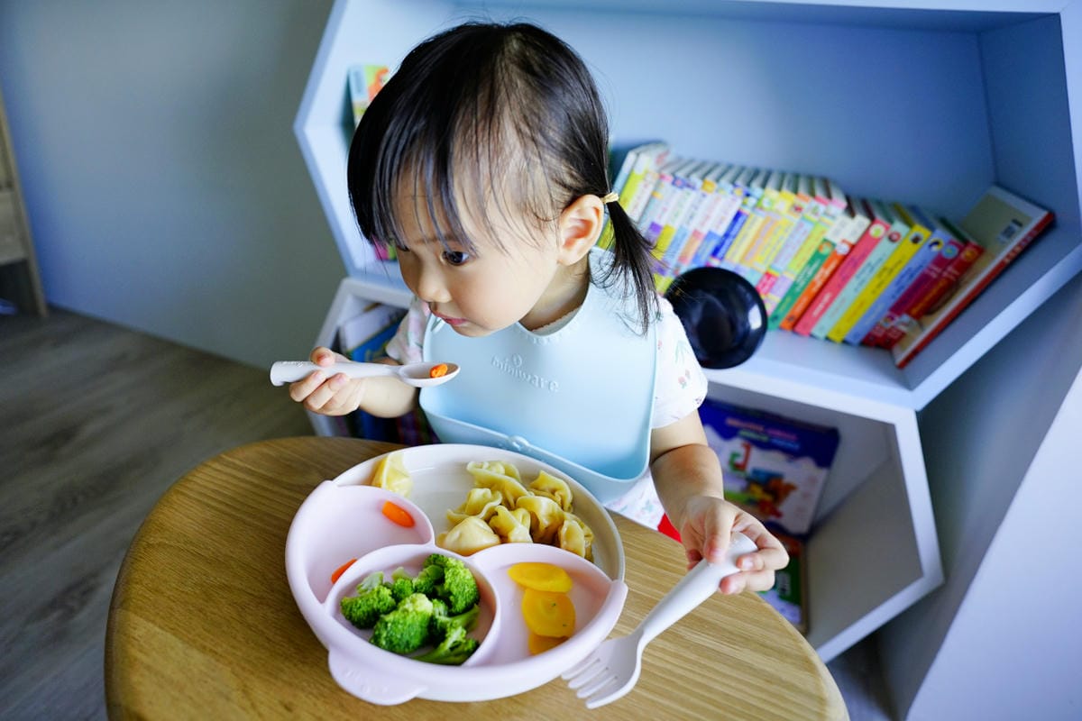 親子育兒|嬰兒送禮推薦!Miniware純天然兒童學習餐具 夢幻馬卡龍,寶寶第一次使用就上手!彌月、周歲禮物耐用推薦! - 第22張圖 親子育兒|嬰兒送禮推薦!Miniware純天然兒童學習餐具 夢幻馬卡龍,寶寶第一次使用就上手!彌月、周歲禮物耐用推薦!