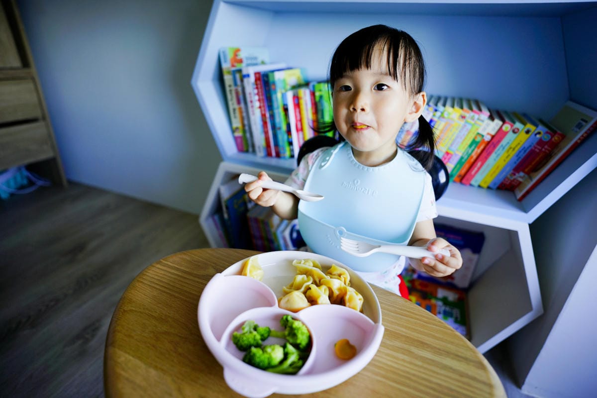 親子育兒|嬰兒送禮推薦!Miniware純天然兒童學習餐具 夢幻馬卡龍,寶寶第一次使用就上手!彌月、周歲禮物耐用推薦! - 第26張圖 親子育兒|嬰兒送禮推薦!Miniware純天然兒童學習餐具 夢幻馬卡龍,寶寶第一次使用就上手!彌月、周歲禮物耐用推薦!