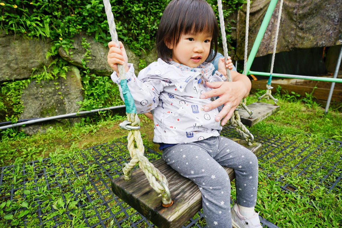 苗栗露營｜親子露營、雨棚營地推薦！南庄紅毛印象露營區 梅雨季不用怕，史上無敵超大雨棚推薦（桂花雨棚區）！還有超夢幻彩繪漂漂河，夏天玩水營區首選~