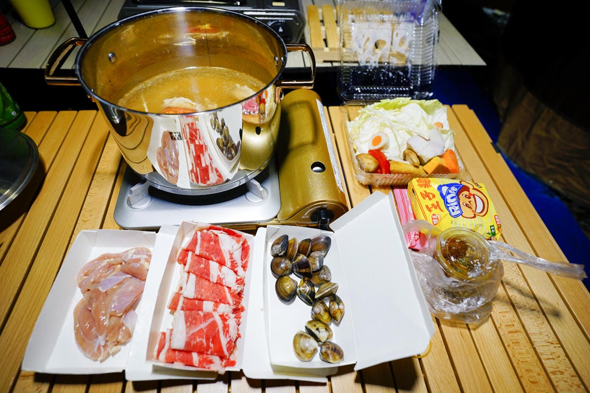 台中食記｜火鍋第一品牌樂多多集團 肉粉FUN暑假，肉多多半價優惠，露營吃火鍋囉！肉多多火鍋$399外帶餐 台中火鍋外帶推薦！