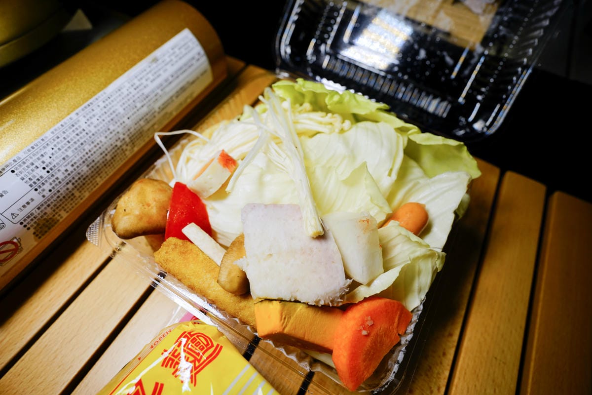 台中食記｜火鍋第一品牌樂多多集團 肉粉FUN暑假，肉多多半價優惠，露營吃火鍋囉！肉多多火鍋$399外帶餐 台中火鍋外帶推薦！