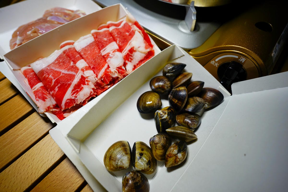 台中食記｜火鍋第一品牌樂多多集團 肉粉FUN暑假，肉多多半價優惠，露營吃火鍋囉！肉多多火鍋$399外帶餐 台中火鍋外帶推薦！