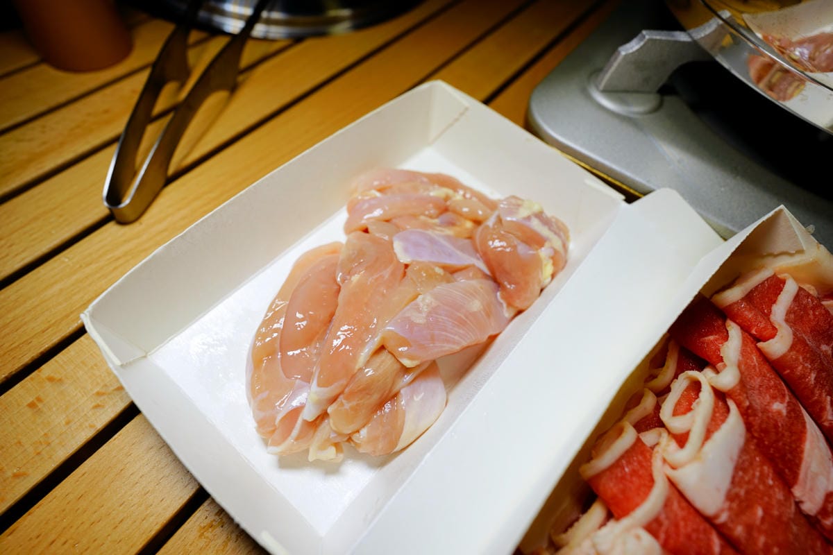 台中食記｜火鍋第一品牌樂多多集團 肉粉FUN暑假，肉多多半價優惠，露營吃火鍋囉！肉多多火鍋$399外帶餐 台中火鍋外帶推薦！
