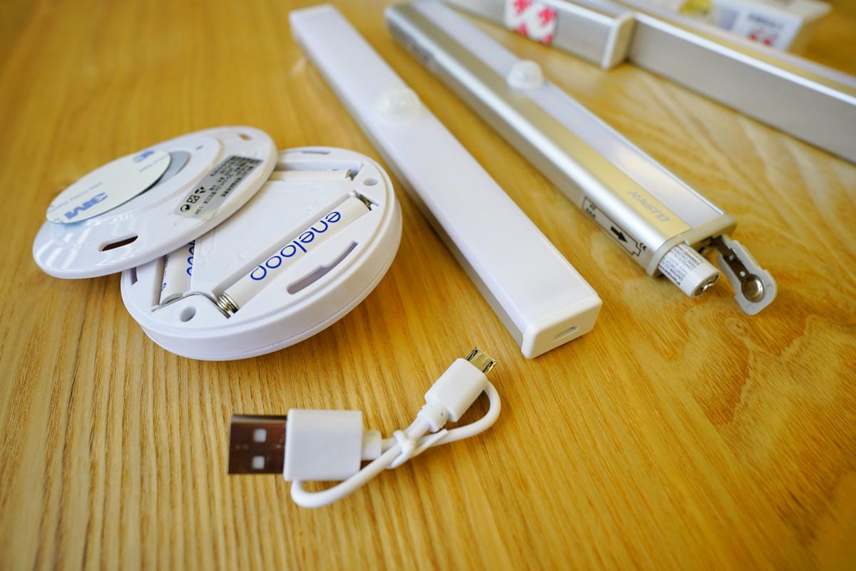 家電開箱|RASTO 磁吸LED感應燈 親子育兒好幫手!無線充電夜燈、衣櫃、後車廂、玄關感應照明用大推薦! - 第5張圖 家電開箱|RASTO 磁吸LED感應燈 親子育兒好幫手!無線充電夜燈、衣櫃、後車廂、玄關感應照明用大推薦!