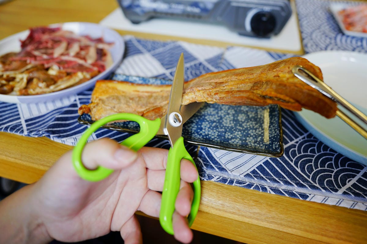 露營用品｜PLUS普樂士日本品牌剪刀推薦！露營用可拆解料理剪刀推薦！好用不沾膠剪刀，拆包裹必備！