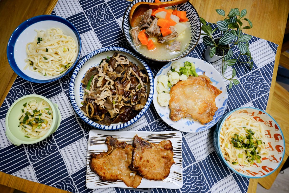 料理|冷凍宅配食材料理包推薦!大成食品 黃金脆皮雞腿排+古早味香煎排骨 - 第1張圖 料理|冷凍宅配食材料理包推薦!大成食品 黃金脆皮雞腿排+古早味香煎排骨