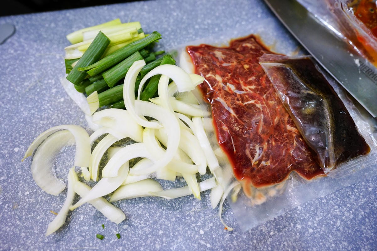 料理｜紅杉食品 生鮮料理包，大菜輕鬆上桌！椒麻雞、炒霜降牛、紅糟豬排、乾燒糖醋里肌