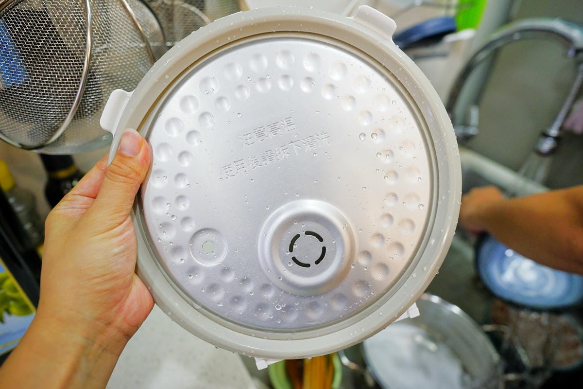 清潔用品｜秋文商號 電解水碗盤清潔液 溫和不傷手、有效去油汙洗碗精推薦！