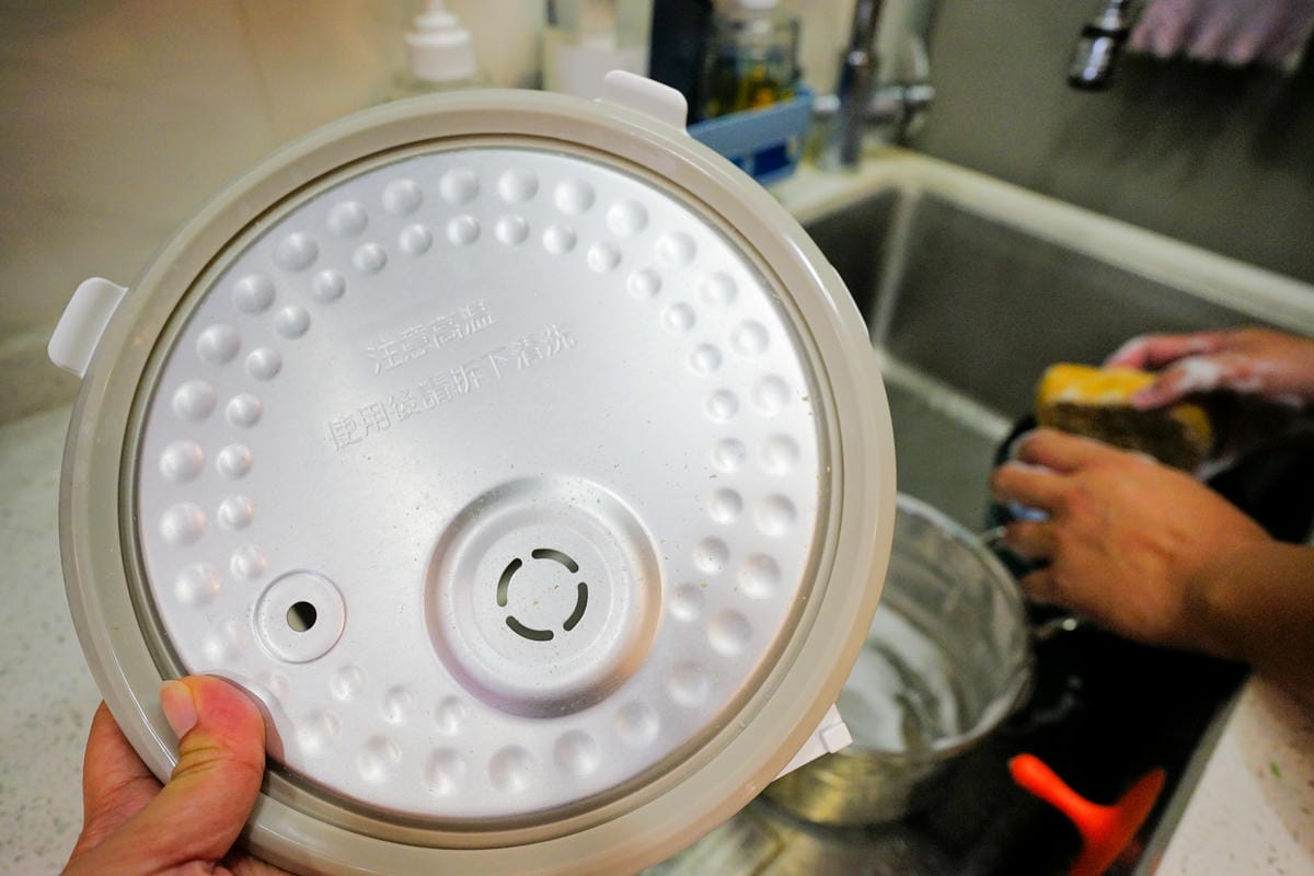 清潔用品｜秋文商號 電解水碗盤清潔液 溫和不傷手、有效去油汙洗碗精推薦！