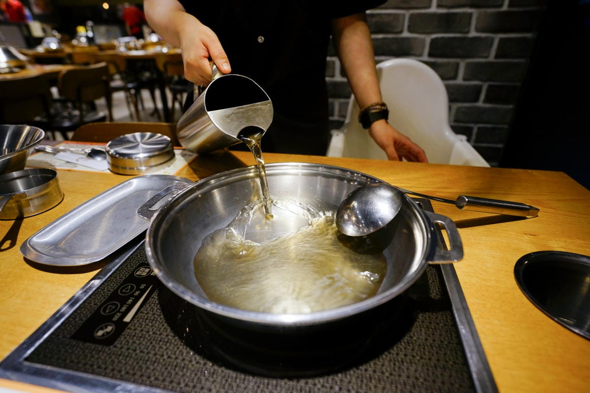 台中食記|台中韓式料理吃到飽餐廳推薦!兩餐dookki 두끼韓國年糕火鍋吃到飽(公益店)多種火鍋湯底、韓式炒飯、韓國泡麵無限量供應~ - 第12張圖 台中食記|台中韓式料理吃到飽餐廳推薦!兩餐dookki 두끼韓國年糕火鍋吃到飽(公益店)多種火鍋湯底、韓式炒飯、韓國泡麵無限量供應~