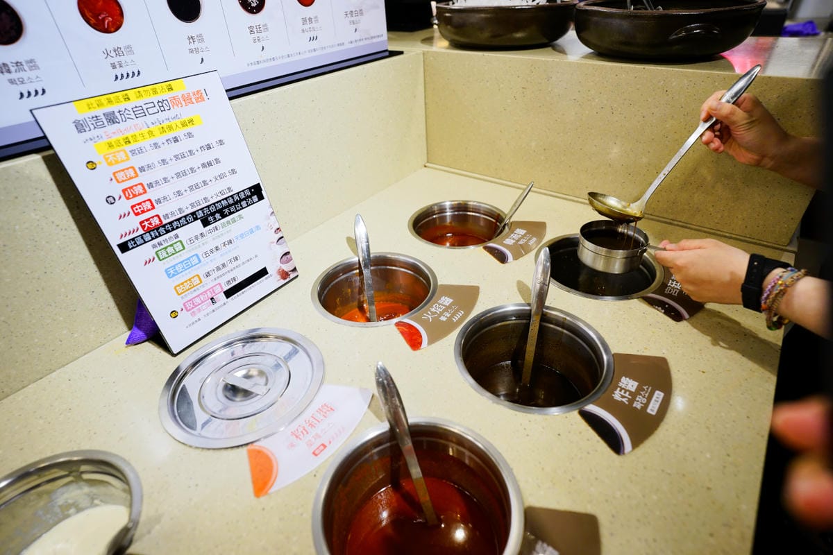 台中食記|台中韓式料理吃到飽餐廳推薦!兩餐dookki 두끼韓國年糕火鍋吃到飽(公益店)多種火鍋湯底、韓式炒飯、韓國泡麵無限量供應~ - 第11張圖 台中食記|台中韓式料理吃到飽餐廳推薦!兩餐dookki 두끼韓國年糕火鍋吃到飽(公益店)多種火鍋湯底、韓式炒飯、韓國泡麵無限量供應~