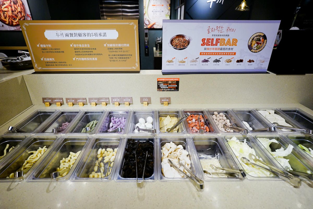 台中食記|台中韓式料理吃到飽餐廳推薦!兩餐dookki 두끼韓國年糕火鍋吃到飽(公益店)多種火鍋湯底、韓式炒飯、韓國泡麵無限量供應~ - 第6張圖 台中食記|台中韓式料理吃到飽餐廳推薦!兩餐dookki 두끼韓國年糕火鍋吃到飽(公益店)多種火鍋湯底、韓式炒飯、韓國泡麵無限量供應~