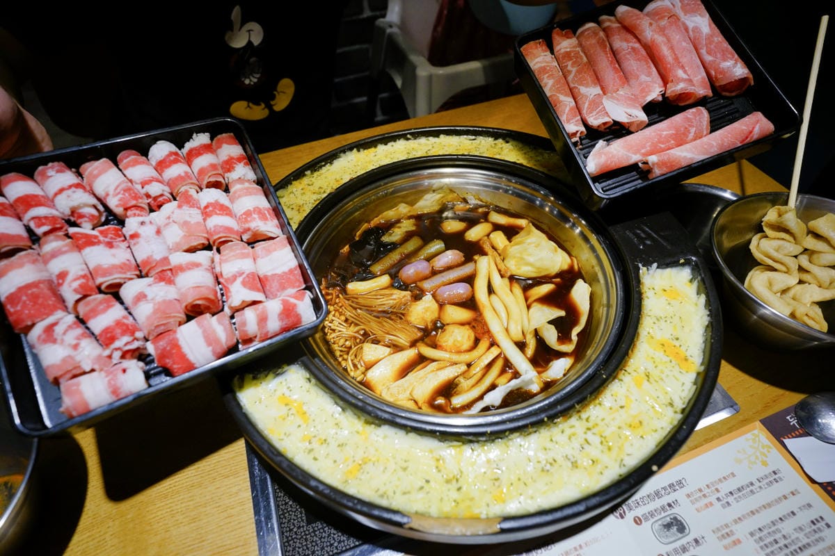 台中食記|台中韓式料理吃到飽餐廳推薦!兩餐dookki 두끼韓國年糕火鍋吃到飽(公益店)多種火鍋湯底、韓式炒飯、韓國泡麵無限量供應~ - 第17張圖 台中食記|台中韓式料理吃到飽餐廳推薦!兩餐dookki 두끼韓國年糕火鍋吃到飽(公益店)多種火鍋湯底、韓式炒飯、韓國泡麵無限量供應~