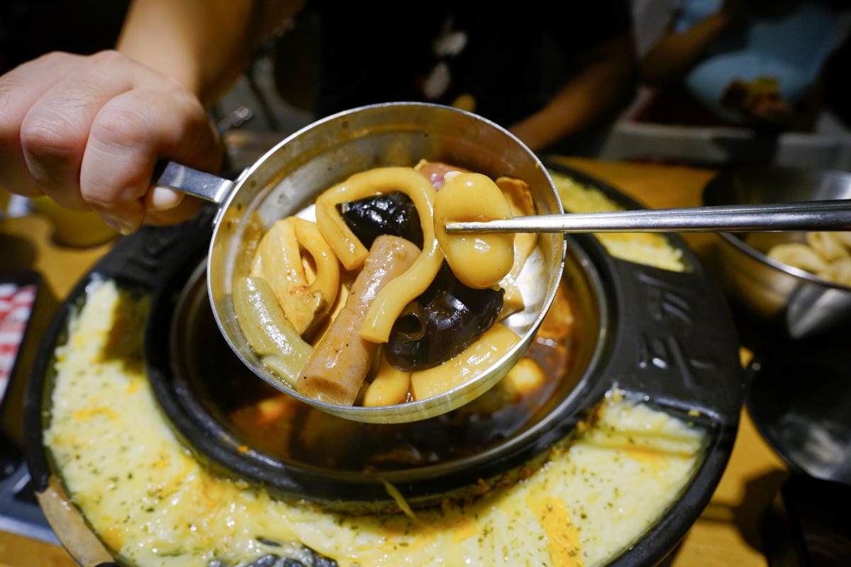 台中食記|台中韓式料理吃到飽餐廳推薦!兩餐dookki 두끼韓國年糕火鍋吃到飽(公益店)多種火鍋湯底、韓式炒飯、韓國泡麵無限量供應~ - 第22張圖 台中食記|台中韓式料理吃到飽餐廳推薦!兩餐dookki 두끼韓國年糕火鍋吃到飽(公益店)多種火鍋湯底、韓式炒飯、韓國泡麵無限量供應~