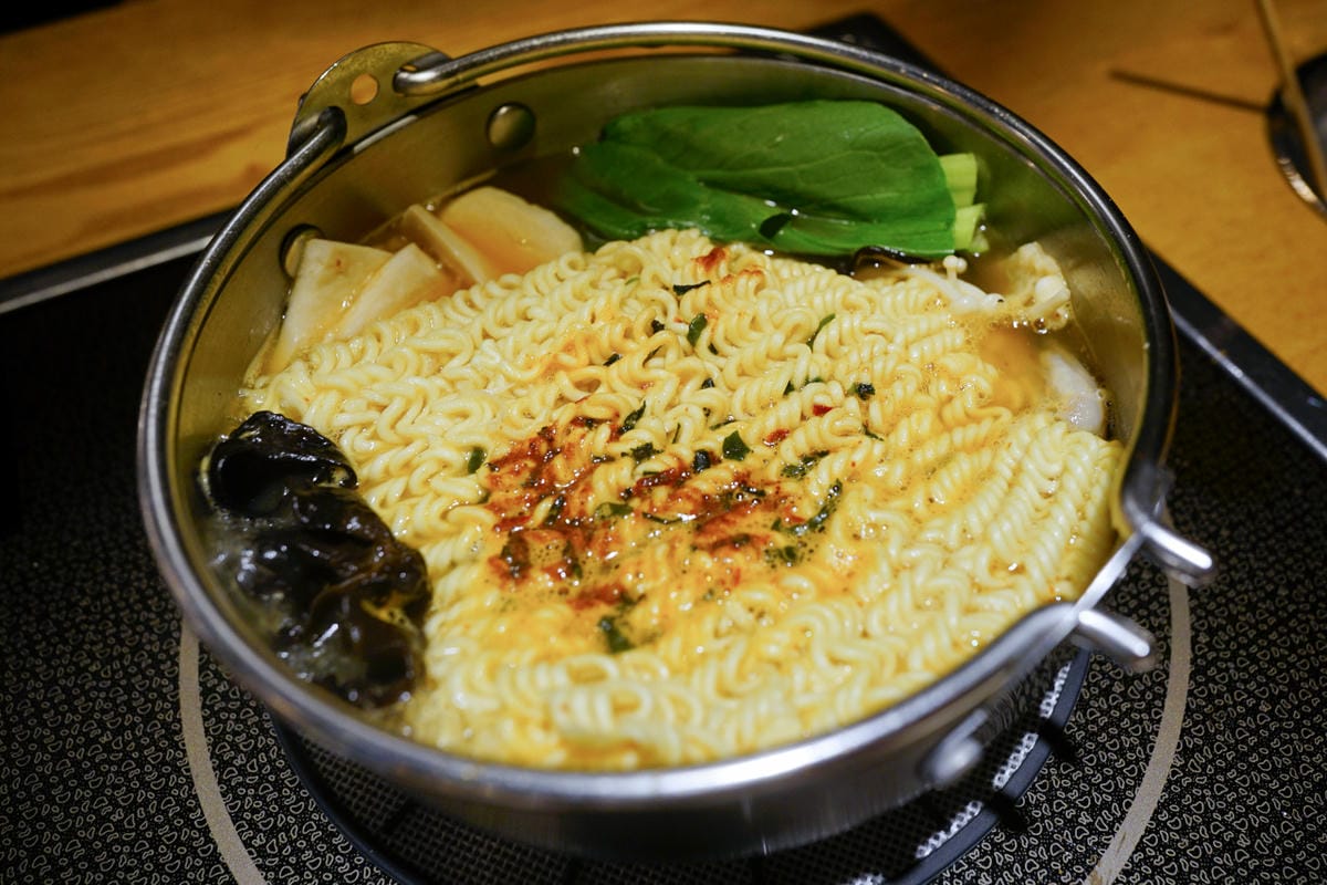 台中食記|台中韓式料理吃到飽餐廳推薦!兩餐dookki 두끼韓國年糕火鍋吃到飽(公益店)多種火鍋湯底、韓式炒飯、韓國泡麵無限量供應~ - 第28張圖 台中食記|台中韓式料理吃到飽餐廳推薦!兩餐dookki 두끼韓國年糕火鍋吃到飽(公益店)多種火鍋湯底、韓式炒飯、韓國泡麵無限量供應~