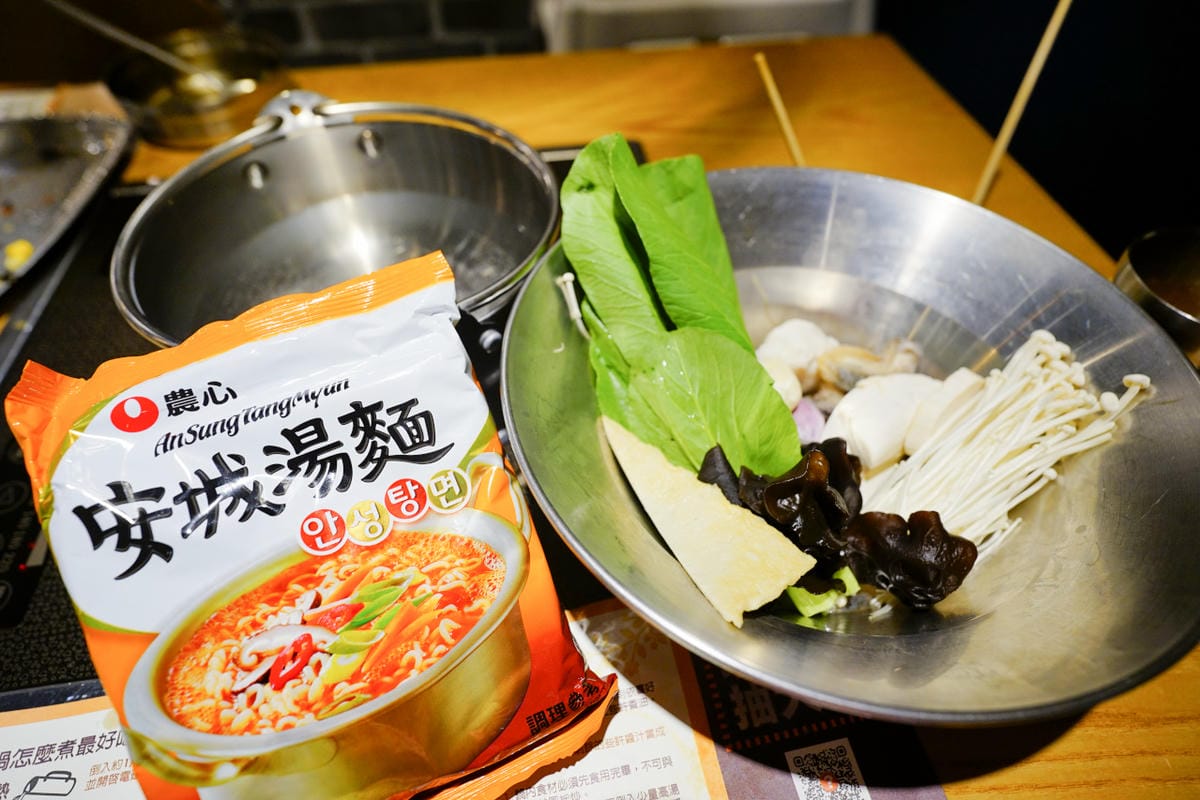 台中食記|台中韓式料理吃到飽餐廳推薦!兩餐dookki 두끼韓國年糕火鍋吃到飽(公益店)多種火鍋湯底、韓式炒飯、韓國泡麵無限量供應~ - 第27張圖 台中食記|台中韓式料理吃到飽餐廳推薦!兩餐dookki 두끼韓國年糕火鍋吃到飽(公益店)多種火鍋湯底、韓式炒飯、韓國泡麵無限量供應~