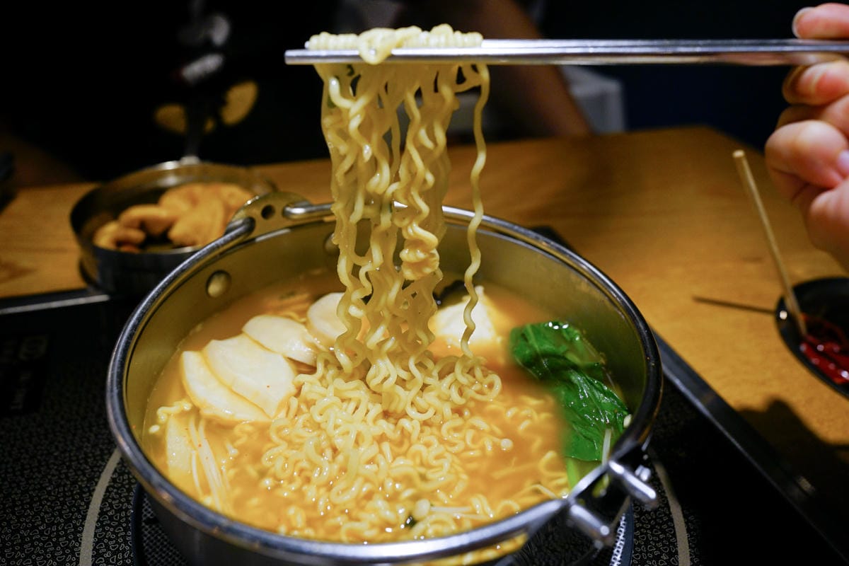 台中食記|台中韓式料理吃到飽餐廳推薦!兩餐dookki 두끼韓國年糕火鍋吃到飽(公益店)多種火鍋湯底、韓式炒飯、韓國泡麵無限量供應~ - 第29張圖 台中食記|台中韓式料理吃到飽餐廳推薦!兩餐dookki 두끼韓國年糕火鍋吃到飽(公益店)多種火鍋湯底、韓式炒飯、韓國泡麵無限量供應~