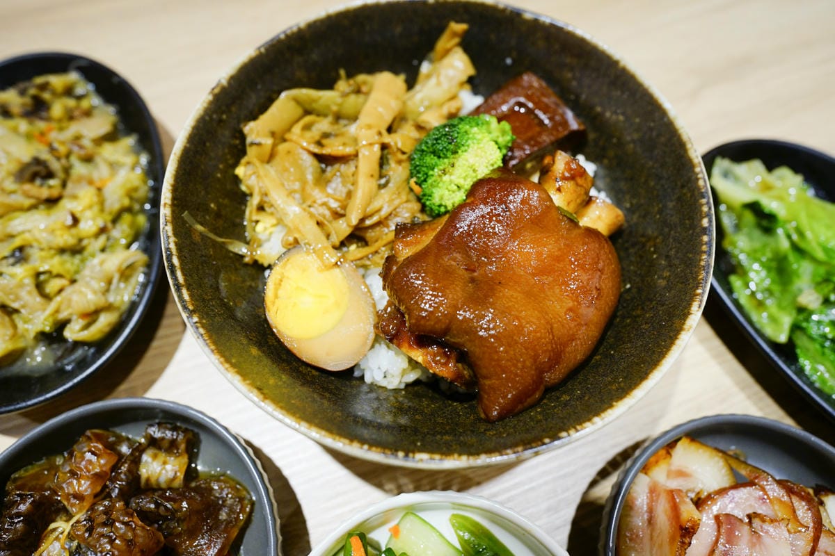 新北食記｜林口牛骨麵推薦！奉上牛骨麵 林口牛肉麵推薦！好停車、用餐環境佳