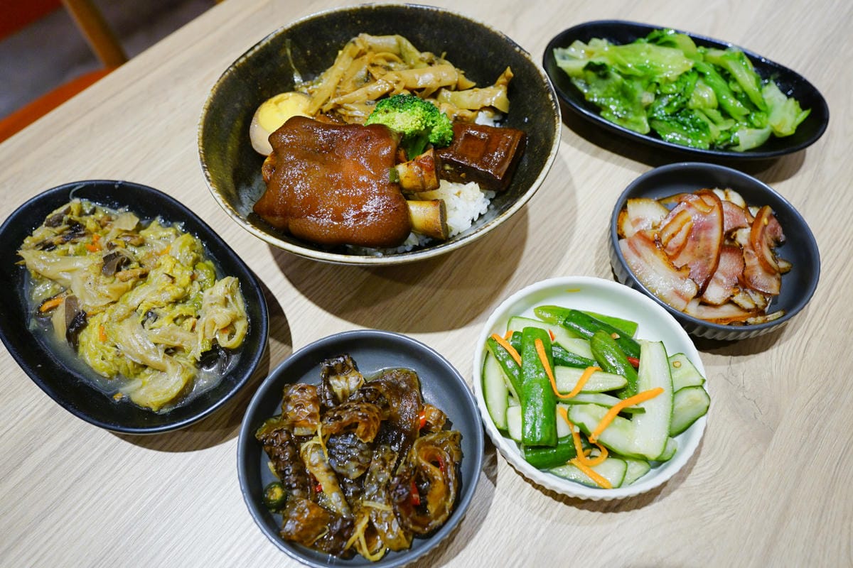新北食記｜林口牛骨麵推薦！奉上牛骨麵 林口牛肉麵推薦！好停車、用餐環境佳