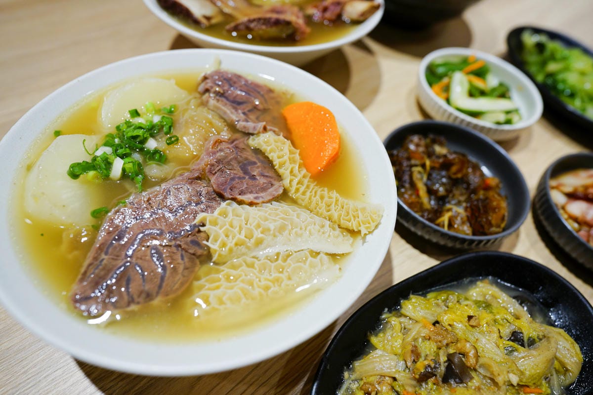 新北食記｜林口牛骨麵推薦！奉上牛骨麵 林口牛肉麵推薦！好停車、用餐環境佳