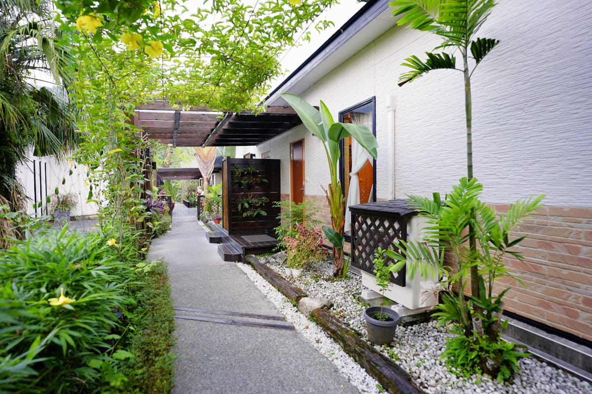 花蓮民宿｜花蓮親子民宿推薦！花蓮鯉魚潭民宿 潭心閣 親子友善、螢火蟲住宿推薦！小孩最愛的餵魚民宿~
