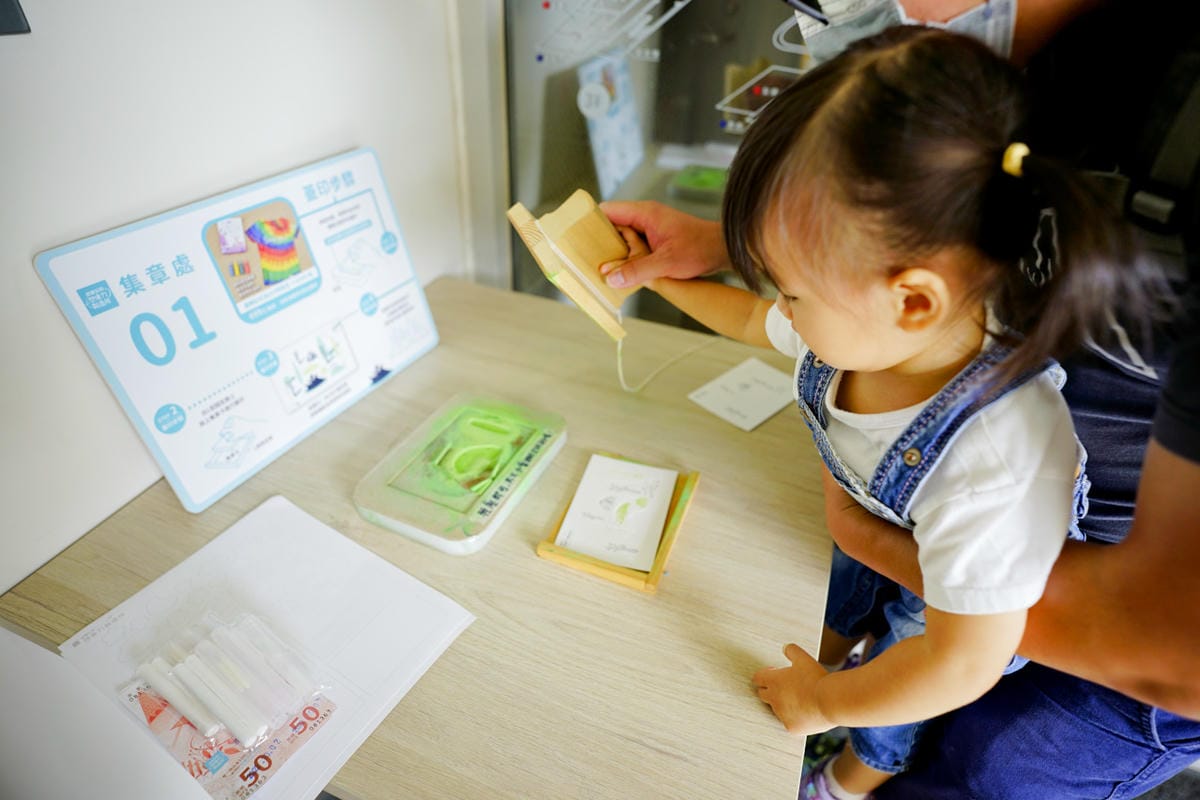 桃園景點｜桃園觀光工廠推薦！雄獅文具 想像力製造所 愛畫畫小朋友的天堂、親子DIY體驗 桃園親子旅遊景點、室內雨備景點推薦！
