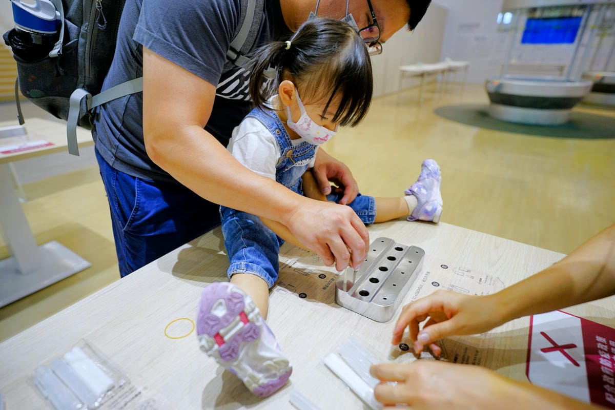 桃園景點｜桃園觀光工廠推薦！雄獅文具 想像力製造所 愛畫畫小朋友的天堂、親子DIY體驗 桃園親子旅遊景點、室內雨備景點推薦！