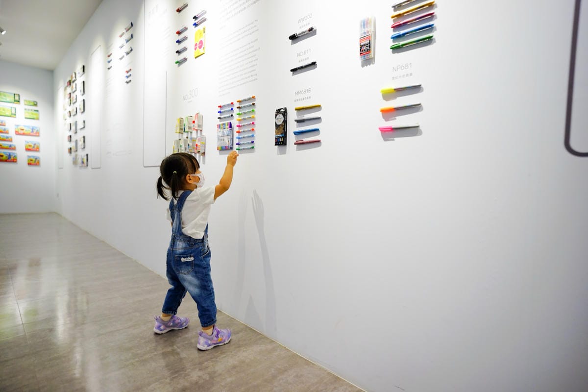 桃園景點｜桃園觀光工廠推薦！雄獅文具 想像力製造所 愛畫畫小朋友的天堂、親子DIY體驗 桃園親子旅遊景點、室內雨備景點推薦！