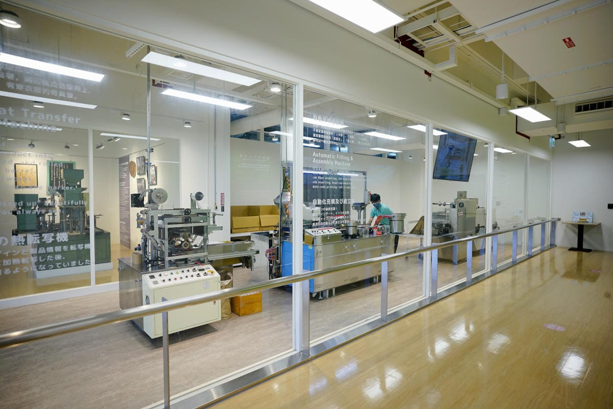 桃園景點｜桃園觀光工廠推薦！雄獅文具 想像力製造所 愛畫畫小朋友的天堂、親子DIY體驗 桃園親子旅遊景點、室內雨備景點推薦！