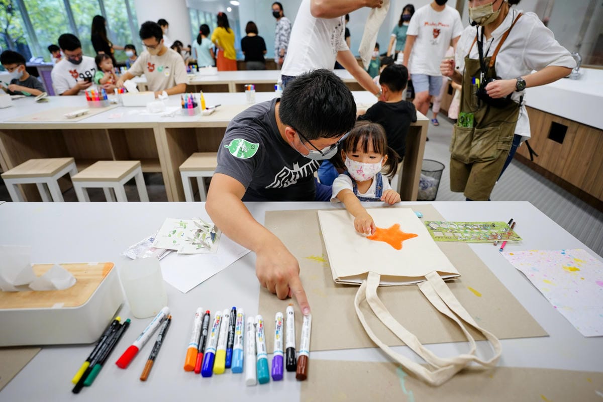 桃園景點｜桃園觀光工廠推薦！雄獅文具 想像力製造所 愛畫畫小朋友的天堂、親子DIY體驗 桃園親子旅遊景點、室內雨備景點推薦！