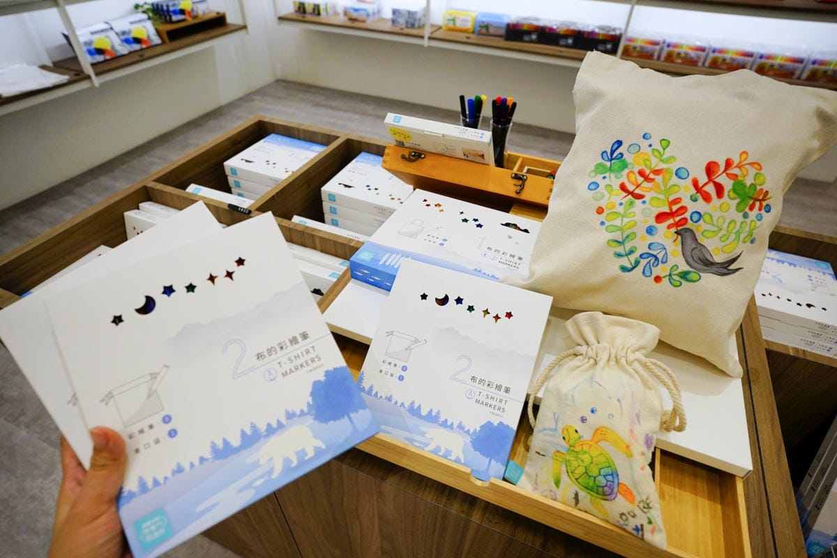 桃園景點｜桃園觀光工廠推薦！雄獅文具 想像力製造所 愛畫畫小朋友的天堂、親子DIY體驗 桃園親子旅遊景點、室內雨備景點推薦！