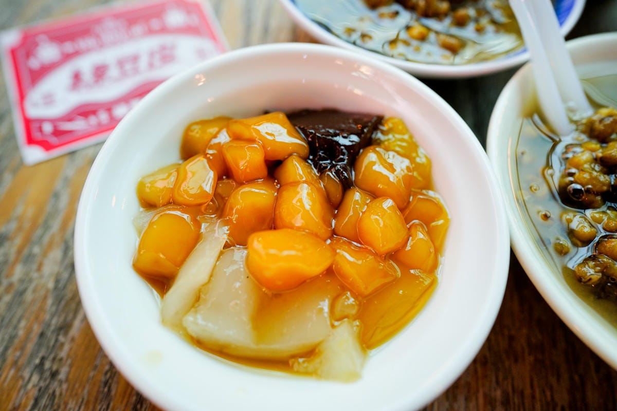 台南食記|綠豆皮 粉角粉粿綠豆湯 蝸牛巷超人氣排隊甜點 周日限定!想吃請手刀預訂~ - 第9張圖 台南食記|綠豆皮 粉角粉粿綠豆湯 蝸牛巷超人氣排隊甜點 周日限定!想吃請手刀預訂~
