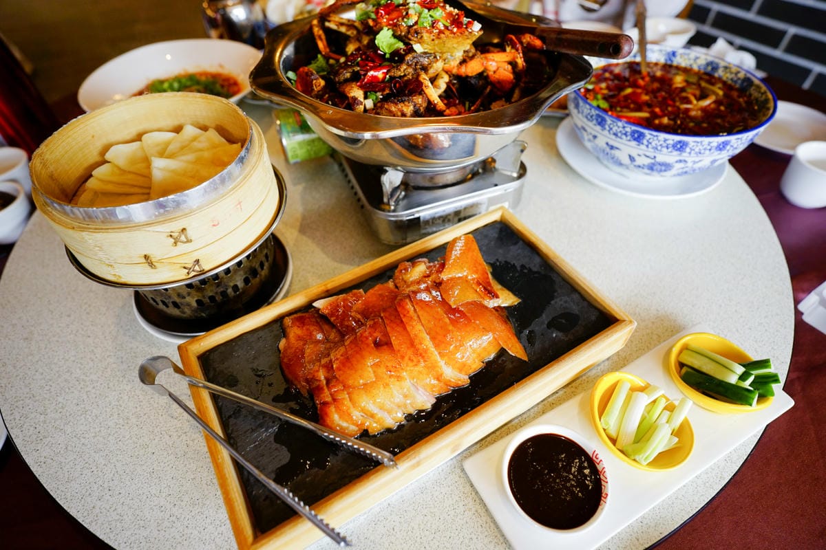台南食記｜善化中式餐廳推薦！La時尚川菜（台南善化店）烤鴨四吃，結合四川乾鍋吃法超特別~