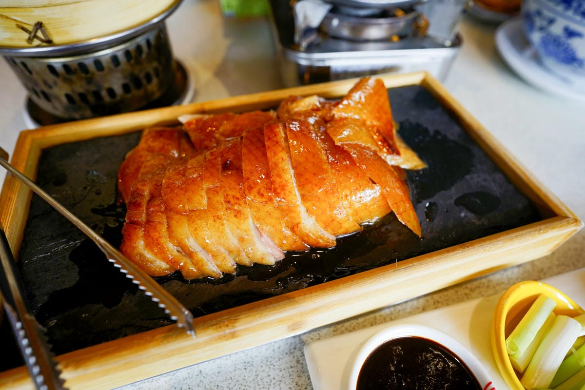 台南食記｜善化中式餐廳推薦！La時尚川菜（台南善化店）烤鴨四吃，結合四川乾鍋吃法超特別~