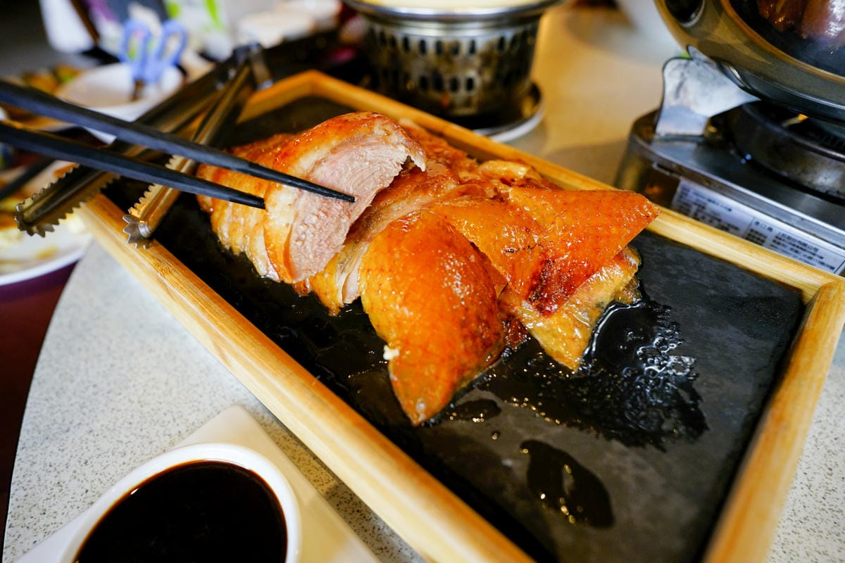 台南食記｜善化中式餐廳推薦！La時尚川菜（台南善化店）烤鴨四吃，結合四川乾鍋吃法超特別~
