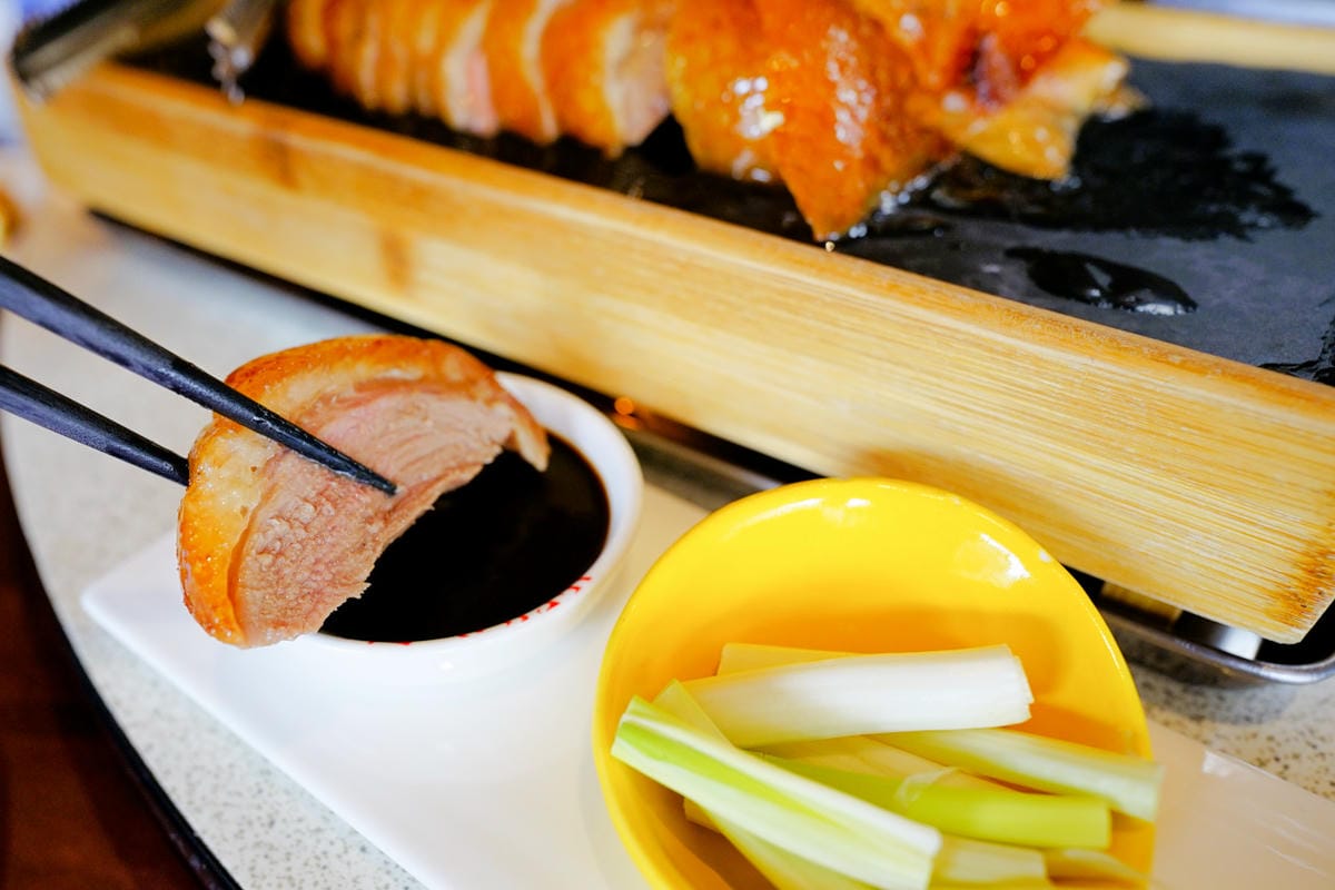 台南食記｜善化中式餐廳推薦！La時尚川菜（台南善化店）烤鴨四吃，結合四川乾鍋吃法超特別~