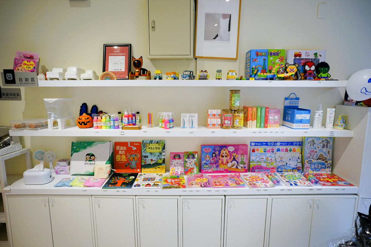 親子育兒｜hi kidsroom 嗨有趣 台北親子遊戲課程推薦！韓式主題水彩&故事引導球池尋寶探險