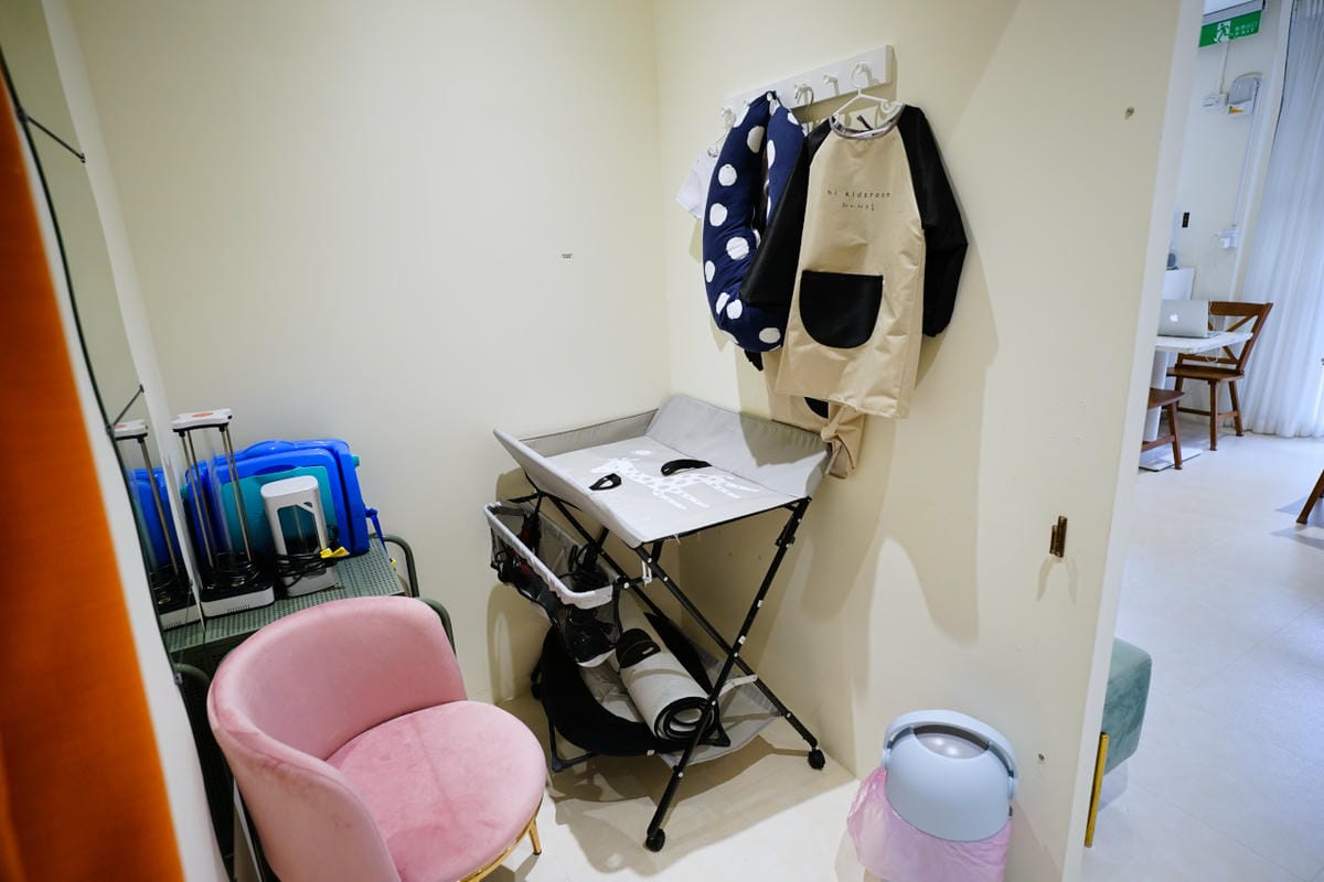 親子育兒｜hi kidsroom 嗨有趣 台北親子遊戲課程推薦！韓式主題水彩&故事引導球池尋寶探險