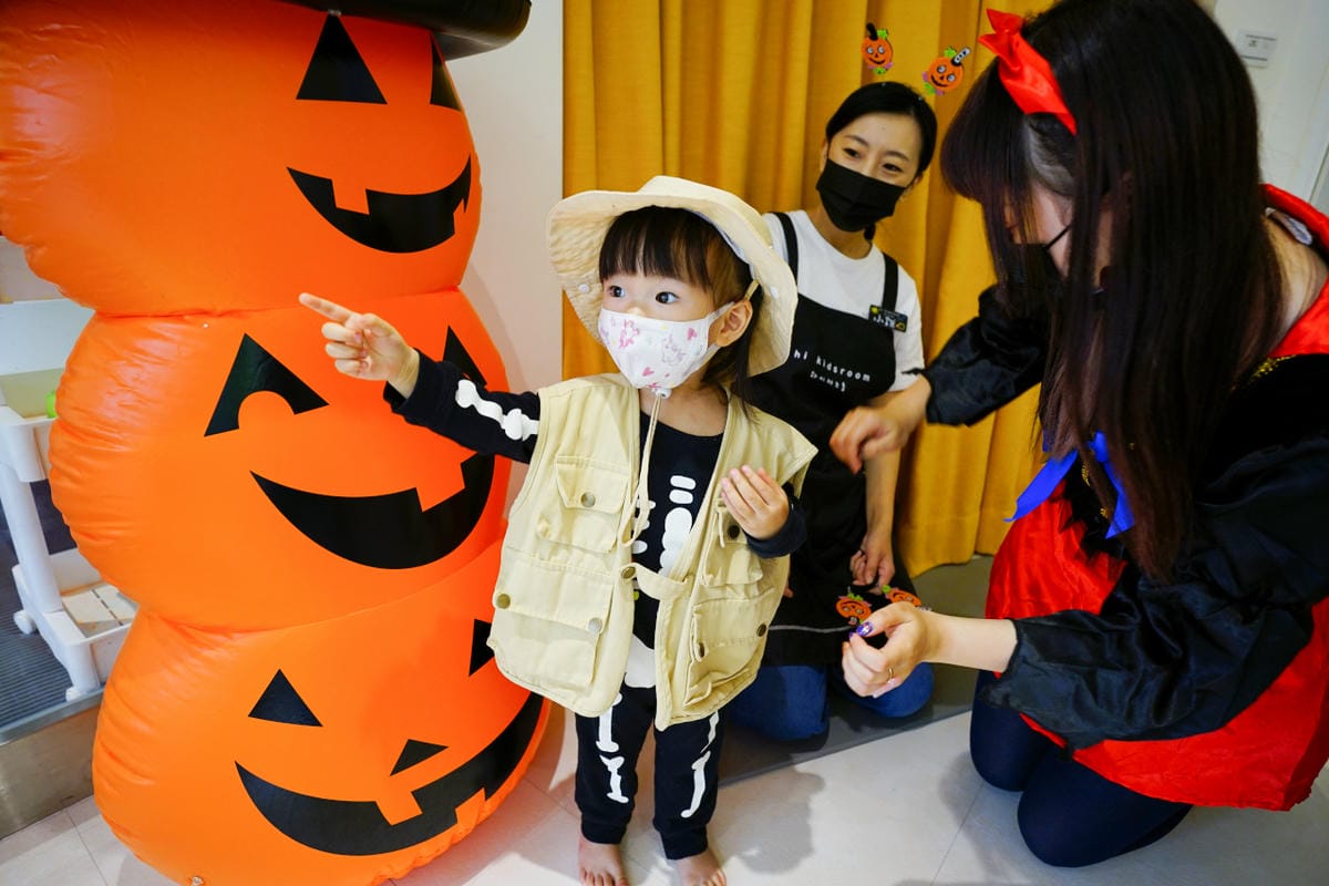 親子育兒｜hi kidsroom 嗨有趣 台北親子遊戲課程推薦！韓式主題水彩&故事引導球池尋寶探險