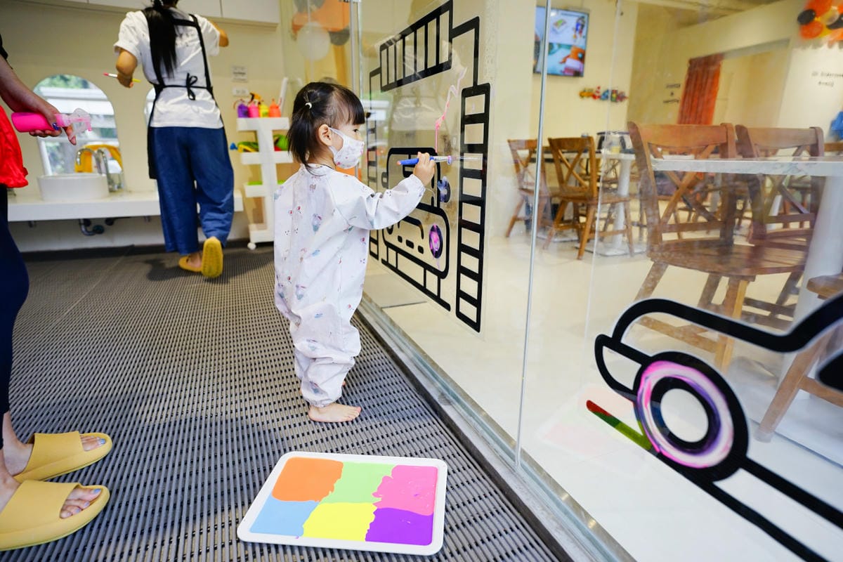 親子育兒｜hi kidsroom 嗨有趣 台北親子遊戲課程推薦！韓式主題水彩&故事引導球池尋寶探險