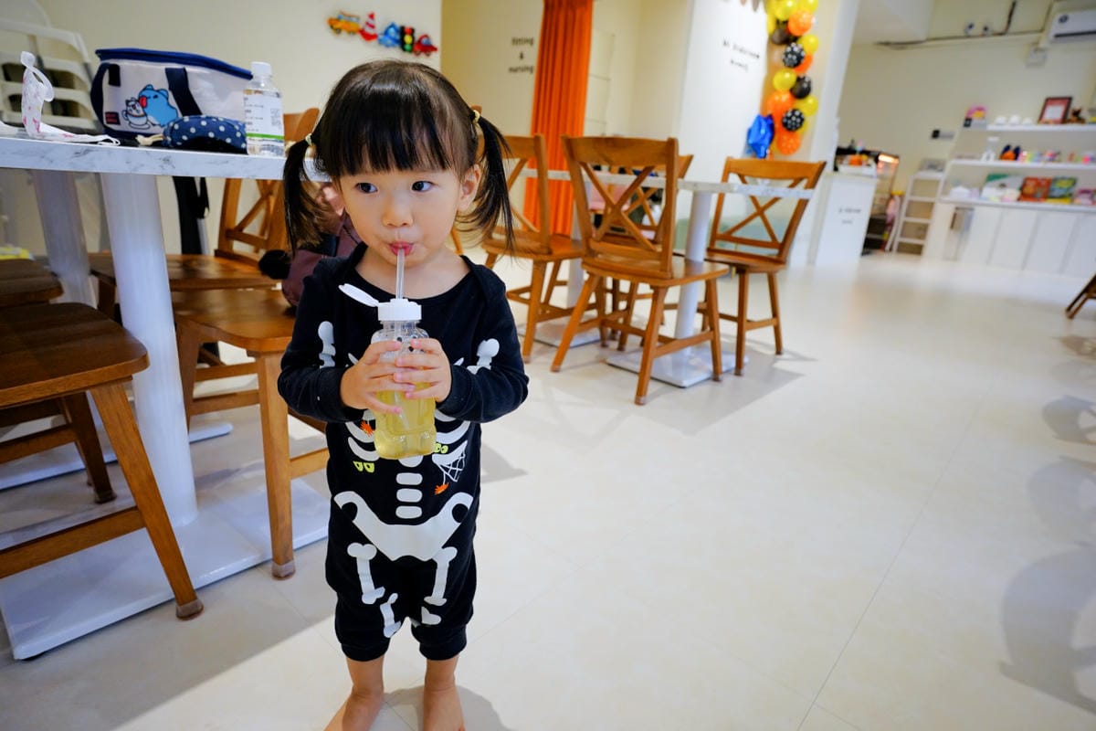 親子育兒｜hi kidsroom 嗨有趣 台北親子遊戲課程推薦！韓式主題水彩&故事引導球池尋寶探險