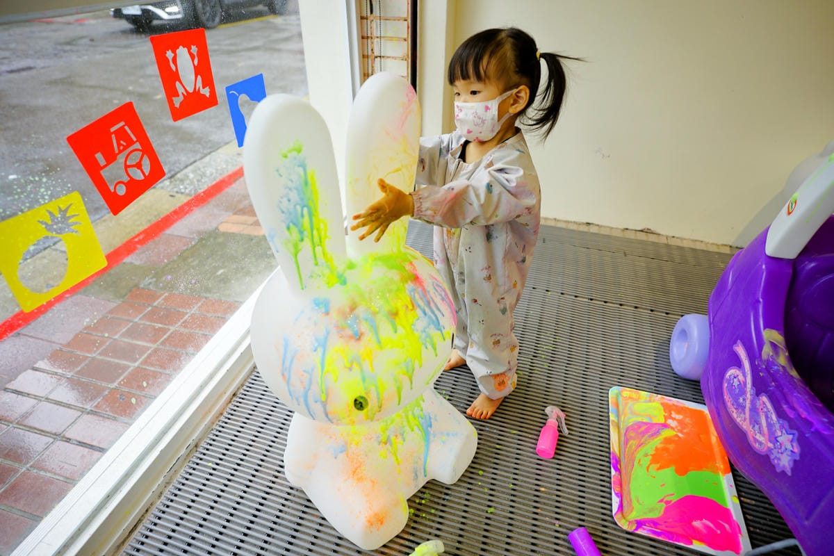 親子育兒｜hi kidsroom 嗨有趣 台北親子遊戲課程推薦！韓式主題水彩&故事引導球池尋寶探險